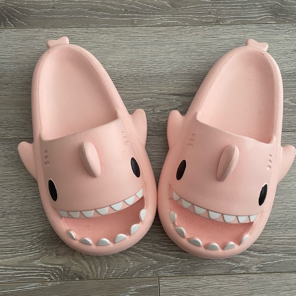 Pink Shark slider Slippers - size 38-39 - Picture 3 of 7
